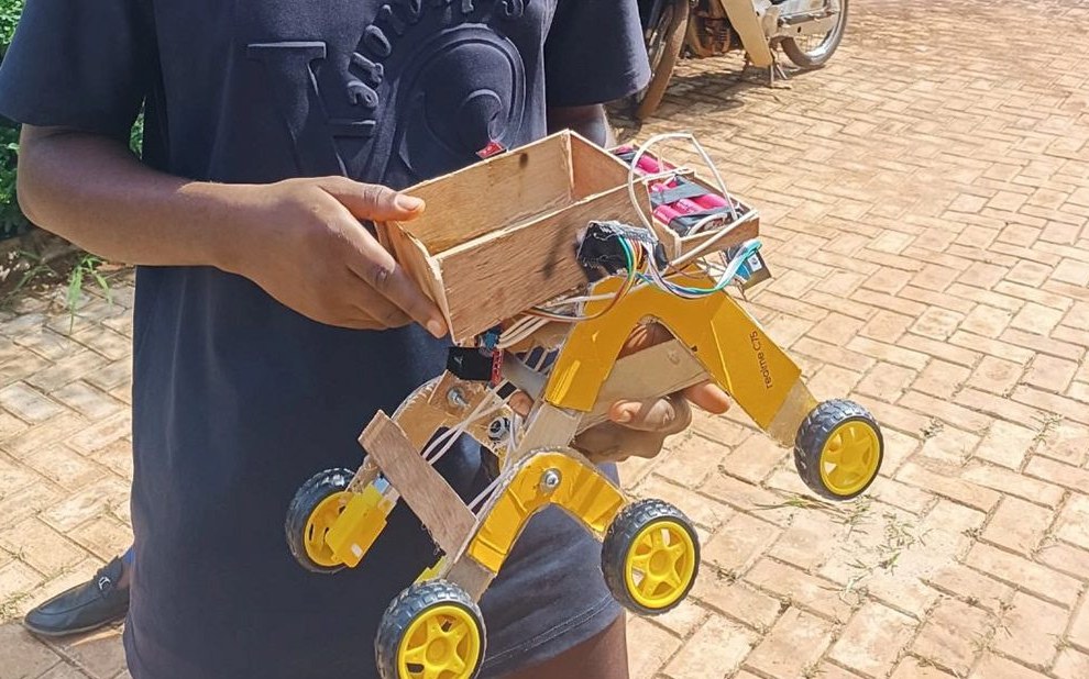 Bluetooth Six-Wheel Terrain Climber